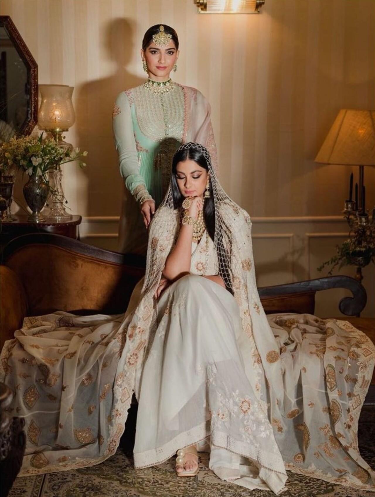 Sonam Kapoor is a fashionista. Beauty and glamour come to her naturally. Her younger sister Rhea Kapoor has a sound fashion sense